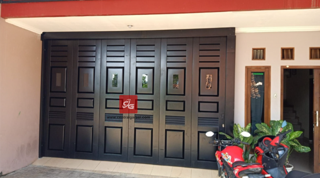 Pintu Garasi besi dorong tikung